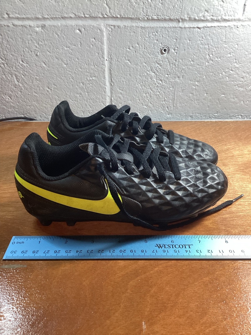 Nike Tiempo Soccer Cleats Black/Yellow size 1Youth US size